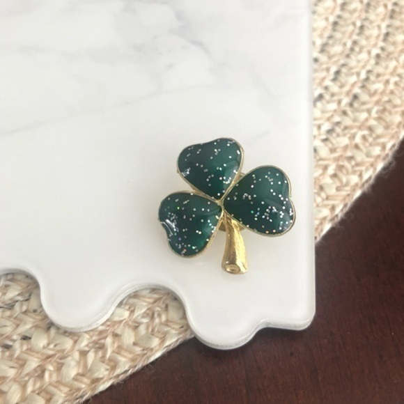 Vintage Jewelry - Vintage Clover Pin.